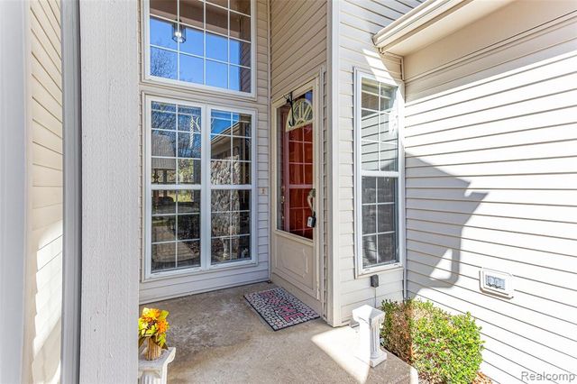 1033 Calpernia, Wixom, MI 48393
