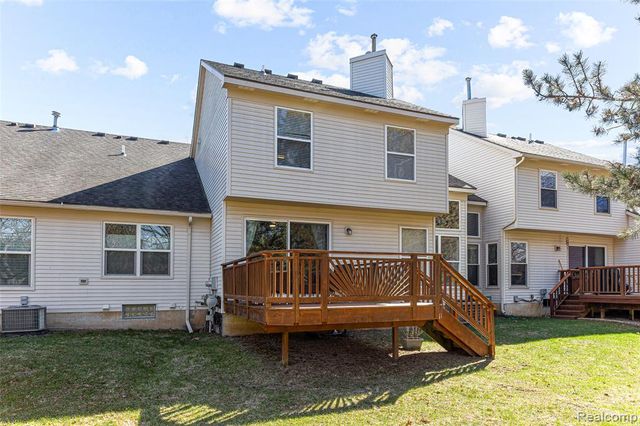 1033 Calpernia, Wixom, MI 48393