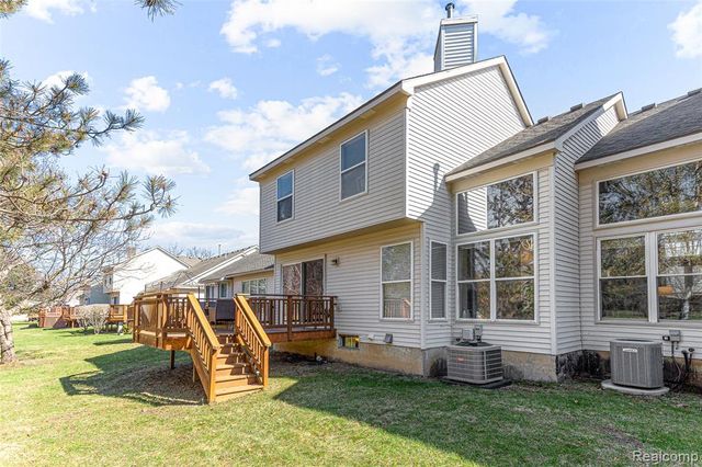 1033 Calpernia, Wixom, MI 48393