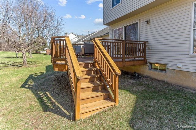 1033 Calpernia, Wixom, MI 48393