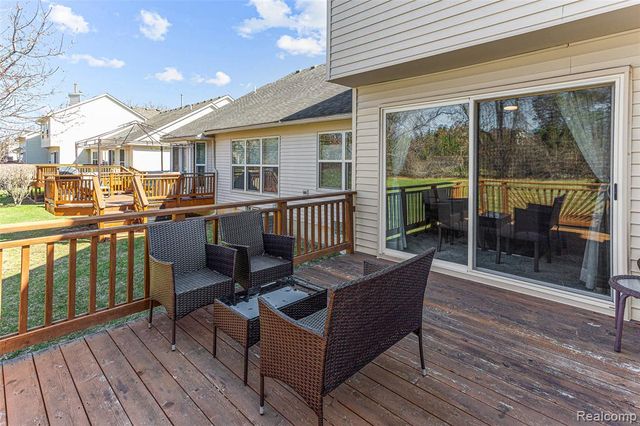 1033 Calpernia, Wixom, MI 48393