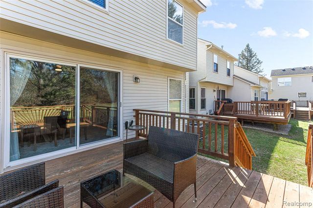 1033 Calpernia, Wixom, MI 48393