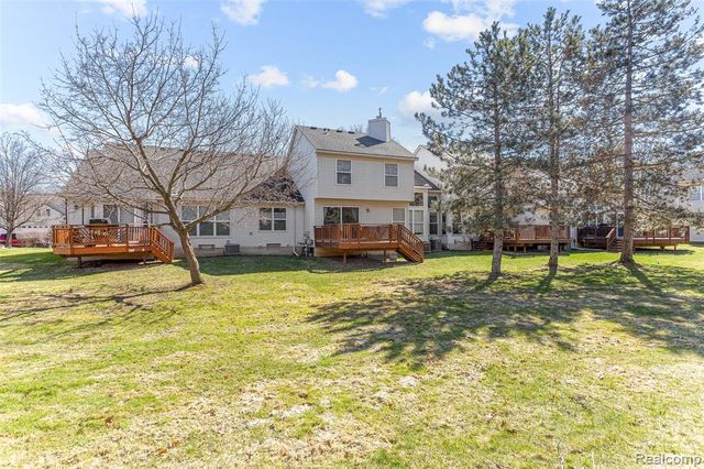 1033 Calpernia, Wixom, MI 48393