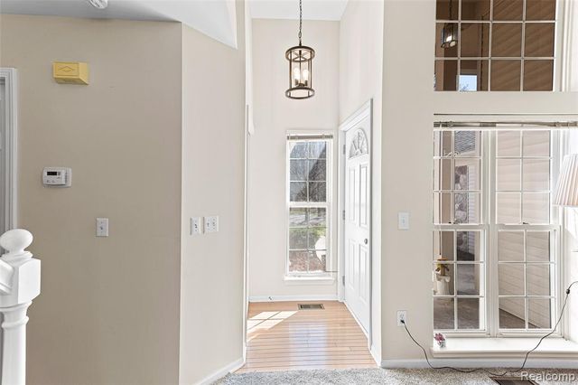 1033 Calpernia, Wixom, MI 48393