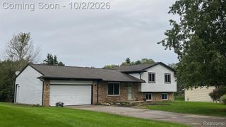 2668 Grass Valley Drive, White Lake, MI 48383