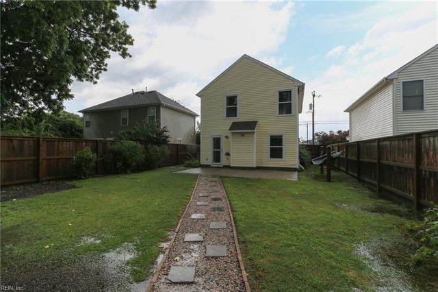 718 14th St Apt B, Virginia Beach, VA 23451