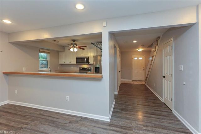 718 14th St Apt B, Virginia Beach, VA 23451