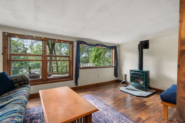 19 Lakeview Dr, Holland, MA 01521