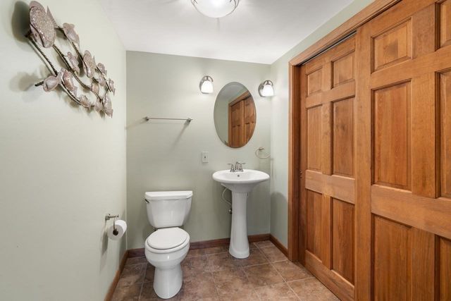 19 Lakeview Dr, Holland, MA 01521