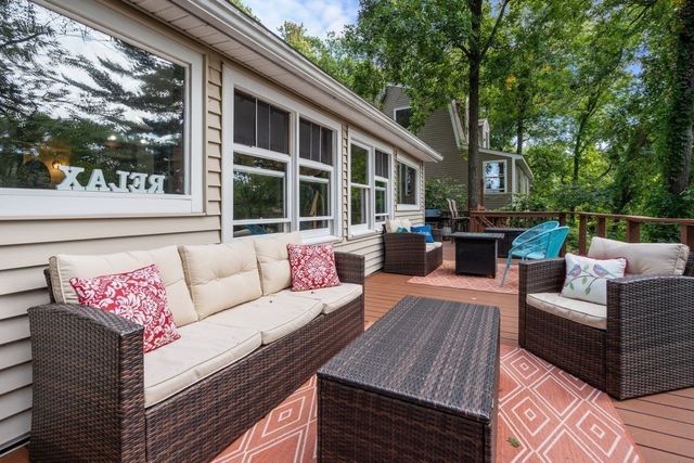 19 Lakeview Dr, Holland, MA 01521