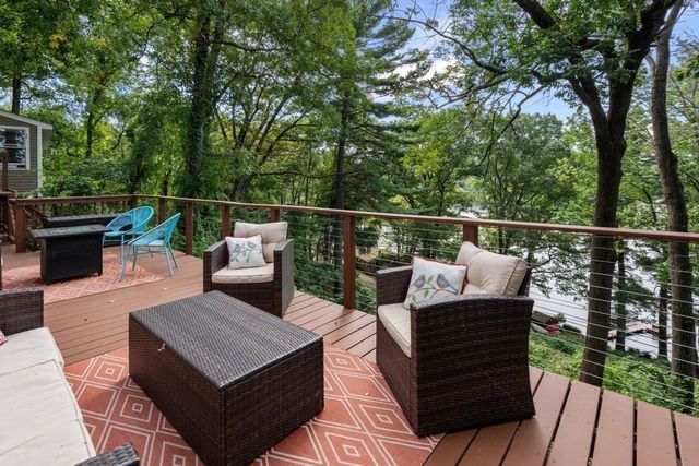 19 Lakeview Dr, Holland, MA 01521