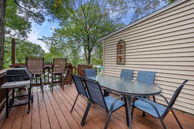 19 Lakeview Dr, Holland, MA 01521