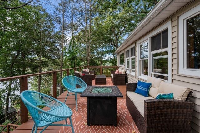 19 Lakeview Dr, Holland, MA 01521
