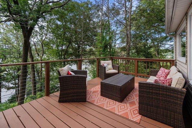 19 Lakeview Dr, Holland, MA 01521