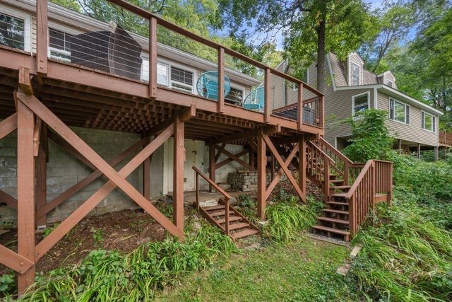 19 Lakeview Dr, Holland, MA 01521