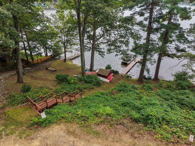 19 Lakeview Dr, Holland, MA 01521