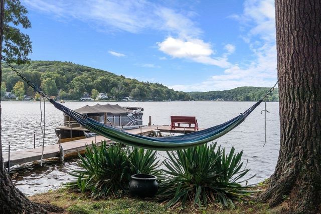 19 Lakeview Dr, Holland, MA 01521