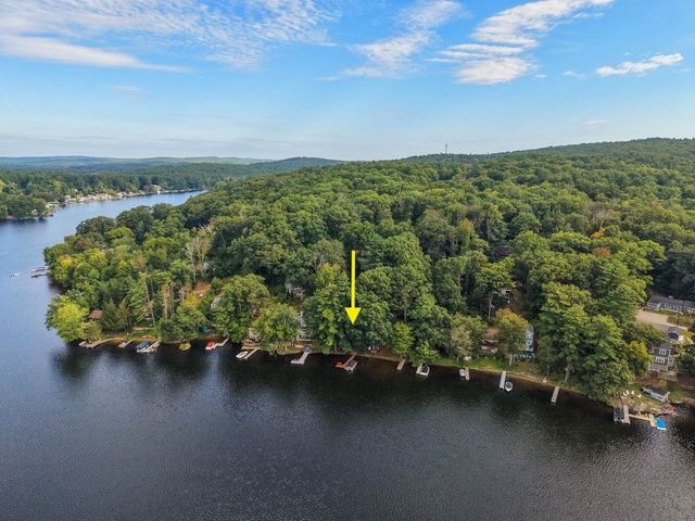 19 Lakeview Dr, Holland, MA 01521