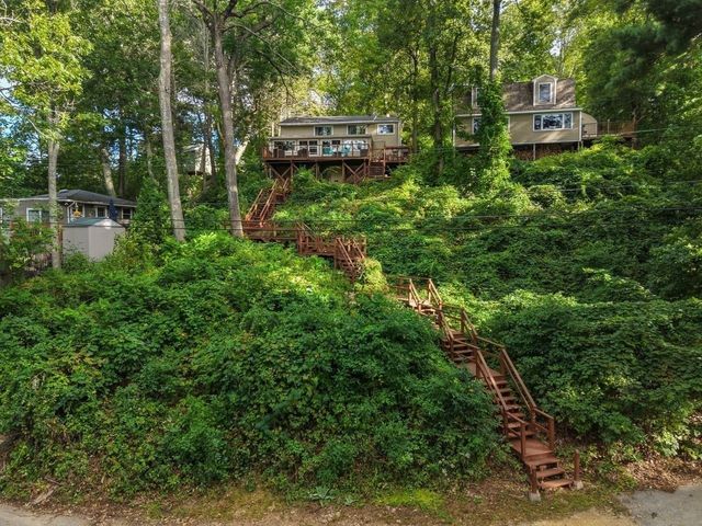 19 Lakeview Dr, Holland, MA 01521