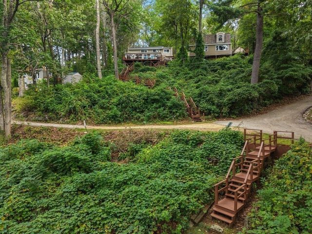 19 Lakeview Dr, Holland, MA 01521