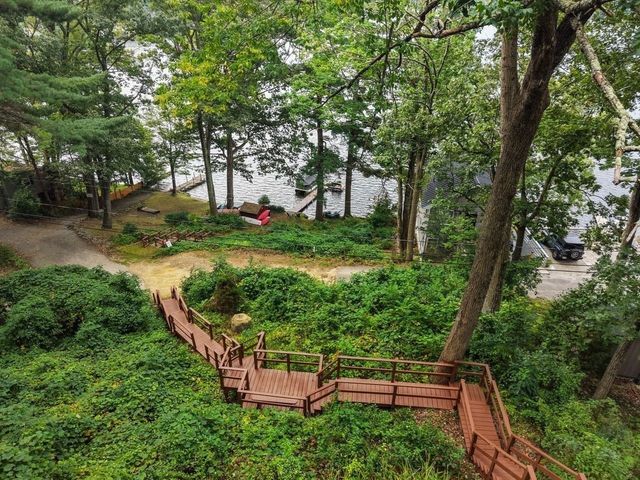 19 Lakeview Dr, Holland, MA 01521