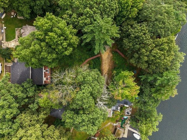 19 Lakeview Dr, Holland, MA 01521