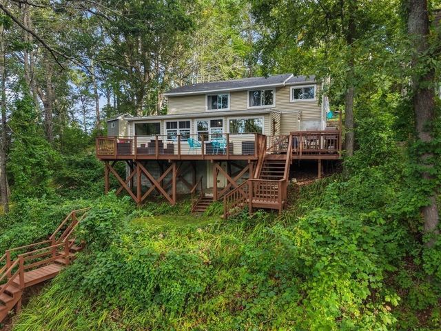 19 Lakeview Dr, Holland, MA 01521