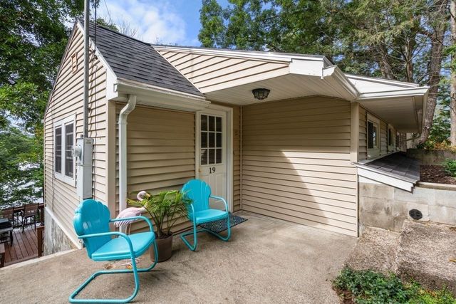 19 Lakeview Dr, Holland, MA 01521