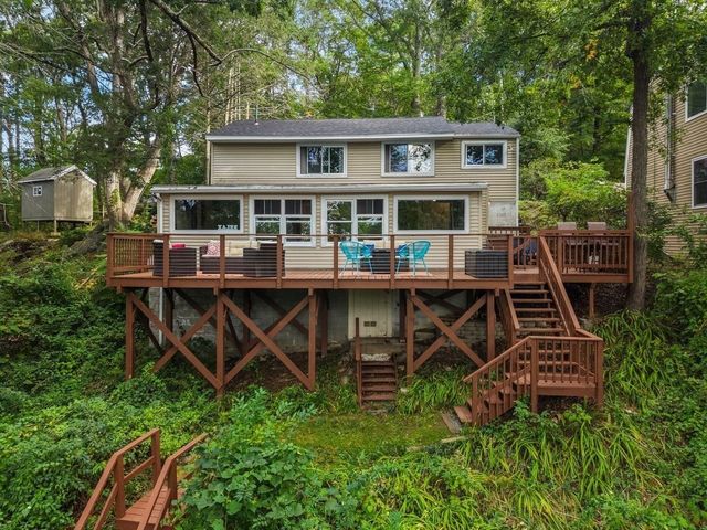 19 Lakeview Dr, Holland, MA 01521