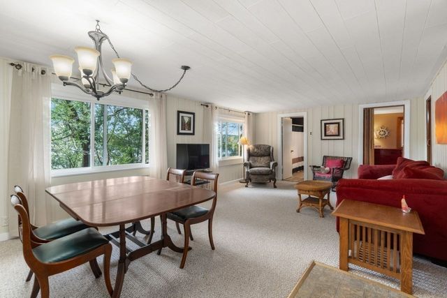 19 Lakeview Dr, Holland, MA 01521