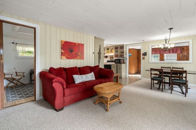 19 Lakeview Dr, Holland, MA 01521