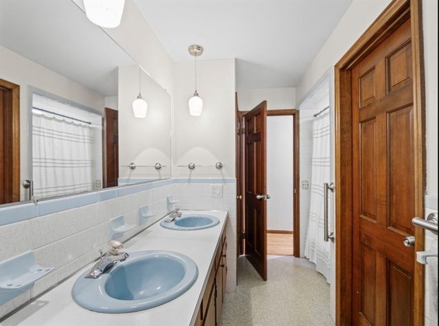 38 Fort Sumter Dr, Holden, MA 01520