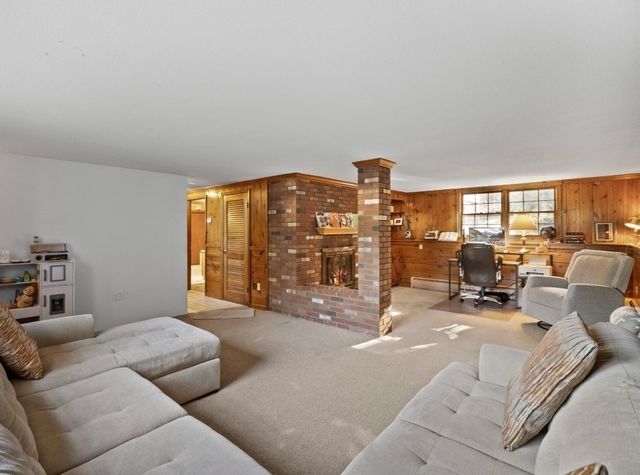 38 Fort Sumter Dr, Holden, MA 01520