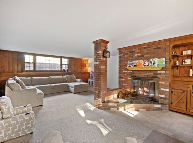 38 Fort Sumter Dr, Holden, MA 01520