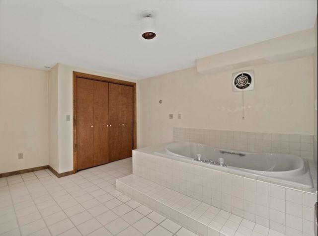38 Fort Sumter Dr, Holden, MA 01520