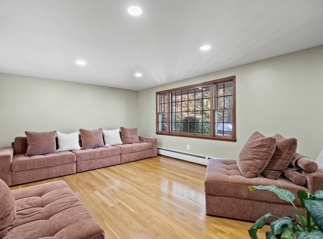 38 Fort Sumter Dr, Holden, MA 01520
