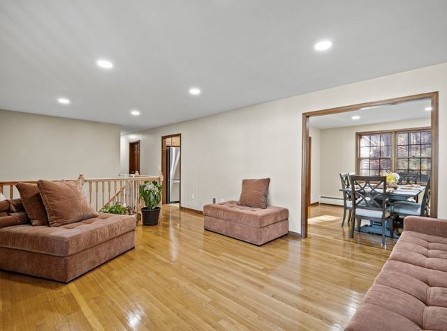 38 Fort Sumter Dr, Holden, MA 01520