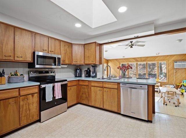 38 Fort Sumter Dr, Holden, MA 01520