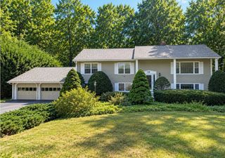 38 Fort Sumter Dr, Holden, MA 01520