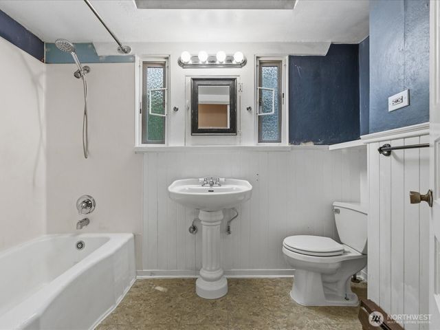 5821 3rd Avenue NW, Seattle, WA 98107