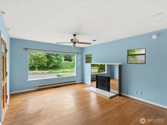 5821 3rd Avenue NW, Seattle, WA 98107