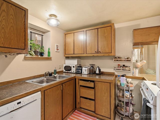 5821 3rd Avenue NW, Seattle, WA 98107
