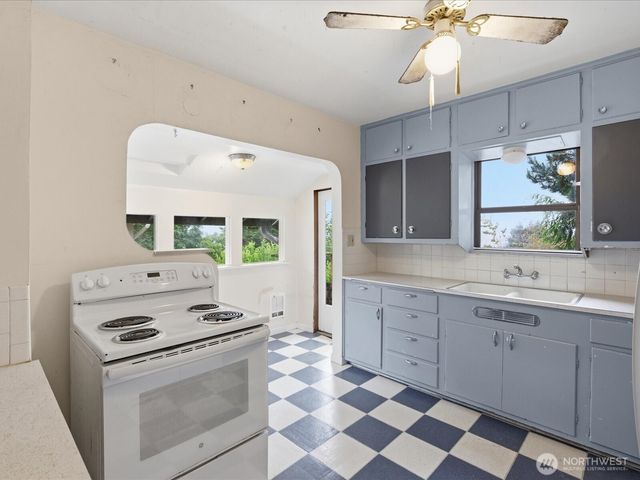 5821 3rd Avenue NW, Seattle, WA 98107