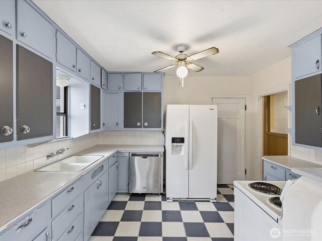 5821 3rd Avenue NW, Seattle, WA 98107