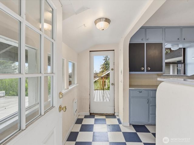 5821 3rd Avenue NW, Seattle, WA 98107