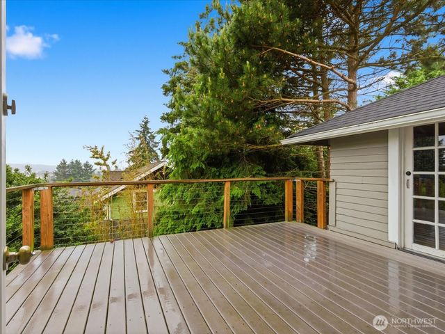 5821 3rd Avenue NW, Seattle, WA 98107