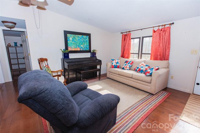 839 Hidden View Loop, Marion, NC 28752