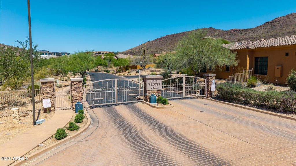 2516 W PRAIANO Way -, Phoenix, AZ 85086 — photo 2