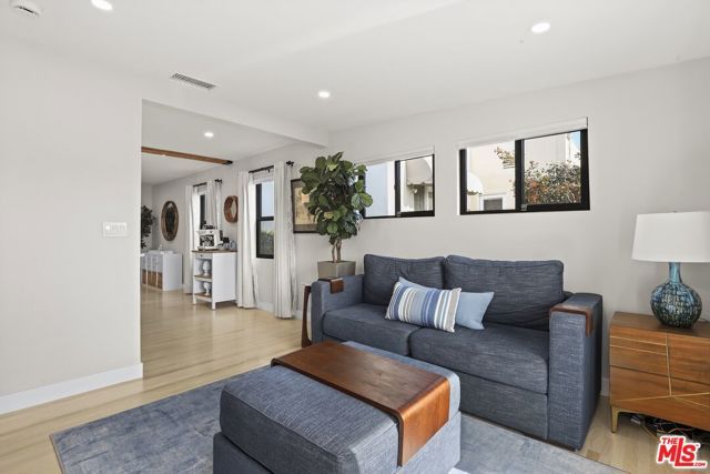 3152 Atwater Avenue, Los Angeles, CA 90039