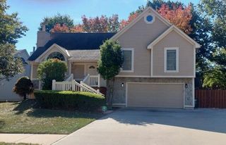 8015 W 148th Terrace, Overland Park, KS 66223